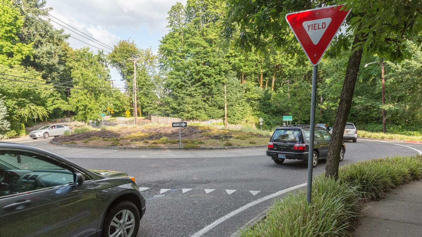 Terwiliger Palater Roundabout in Portland