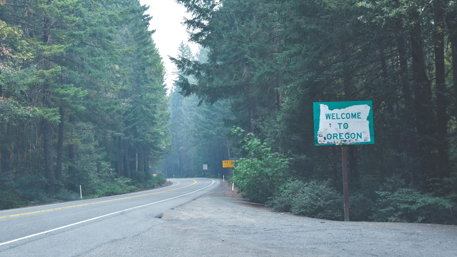 Highway with "Welcome to Oregon" sign