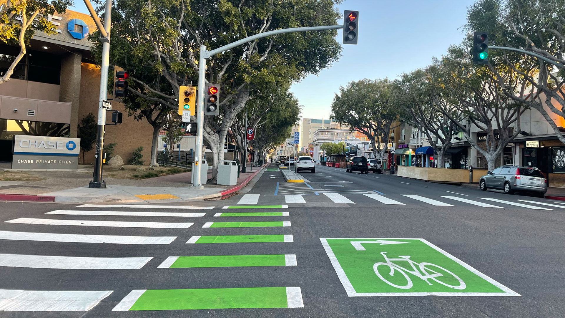 Intersection with crosswalk, bike lane, and bike box.